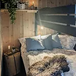 Modern Hand-crafted Log Dom wakacyjny *